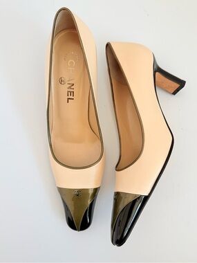 CHANEL 02C Cruise 2002 Classic Cap Toe Pumps 38.5 C1841 Light Pink Black patent